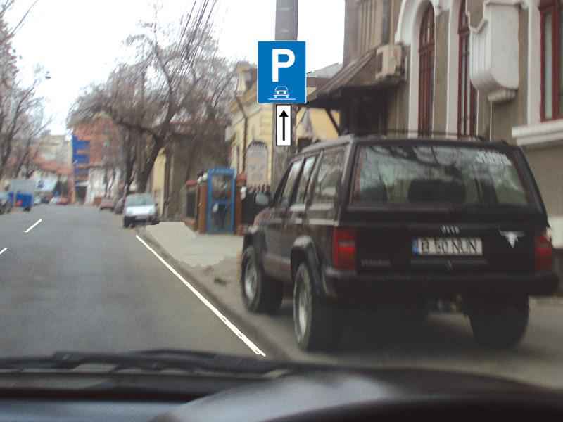 Imaginea întrebării: Autoturismul din imagine a parcat regulamentar?