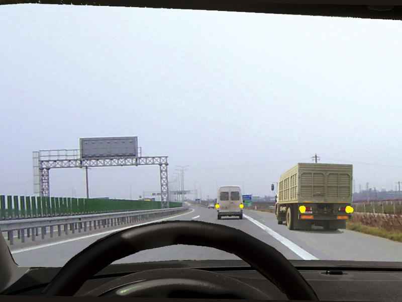 Imaginea întrebării: Care dintre autovehicule staționează greșit?