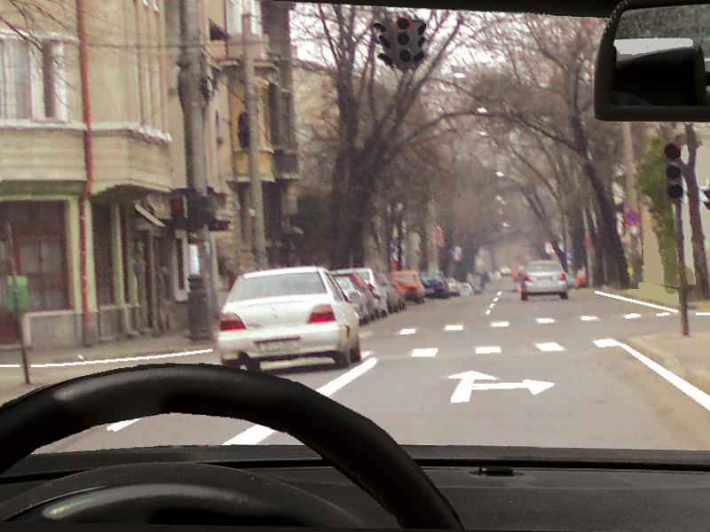 Imaginea întrebării: Cum procedați în această situație, dacă semafoarele nu funcționează?