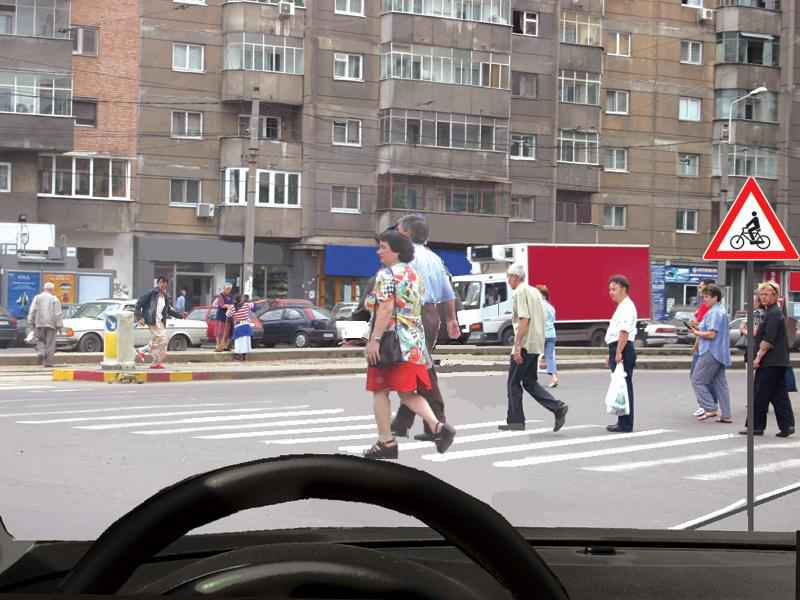 Imaginea întrebării: Intenționați să virați la dreapta. Cum procedați?