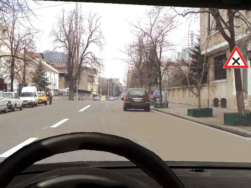 Imaginea întrebării: În prima intersecție veți acorda prioritate