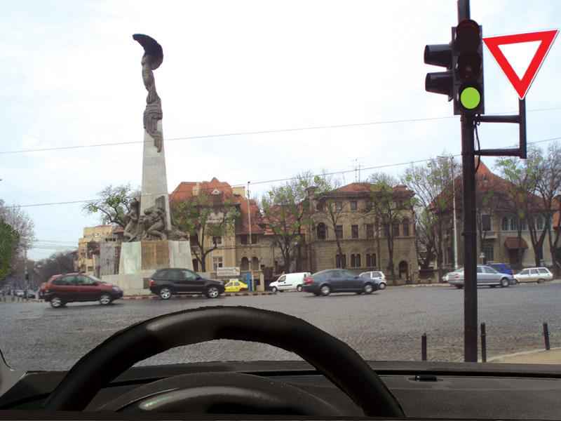 Imaginea întrebării: Cum procedați în intersecția care urmează?