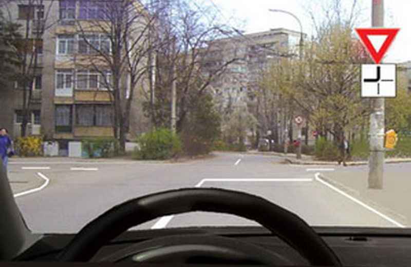 Imaginea întrebării: Cui trebuie să acorzi prioritate în situația dată?