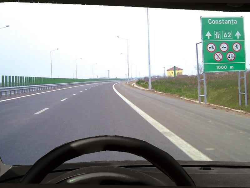 Imaginea întrebării: Viteza maximă autorizată pe autostrăzi pentru autovehiculele din categoriile A si B este de