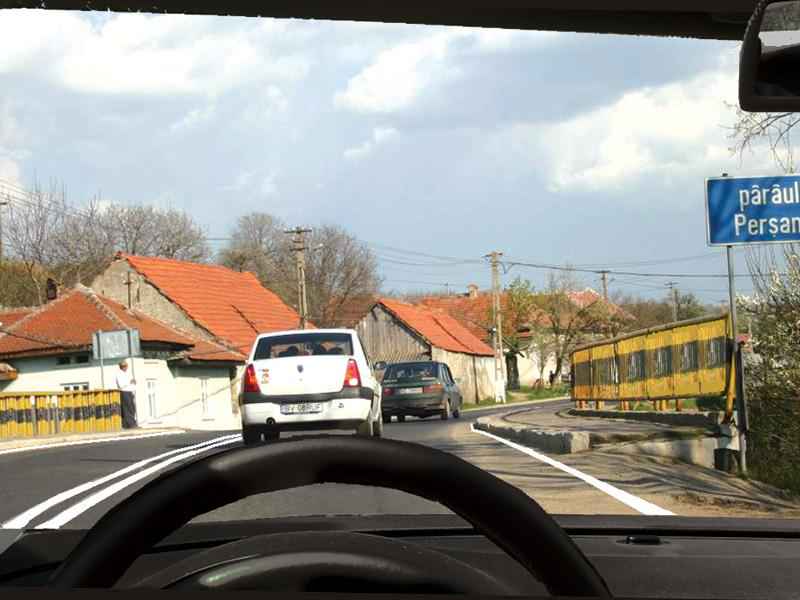 Imaginea întrebării: Vă este permis să executați depășirea în situația prezentată?