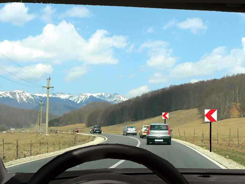 Imaginea întrebării: Se poate efectua depășirea în situația dată?