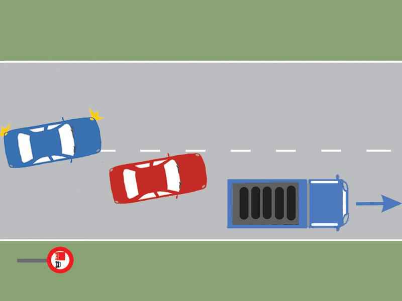 Imaginea întrebării: Conducătorul autoturismului roșu s-a angajat corect în depășirea autocamionului?