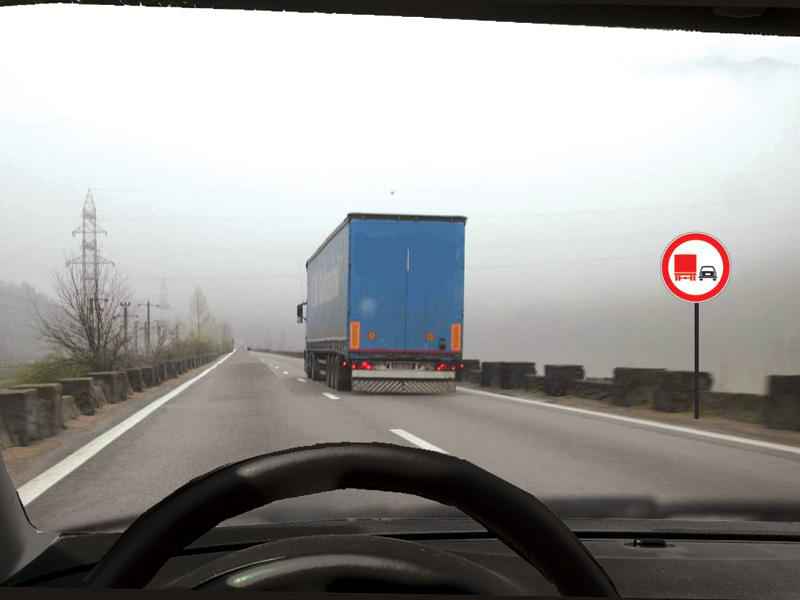 Imaginea întrebării: Puteți efectua depășirea camionului?