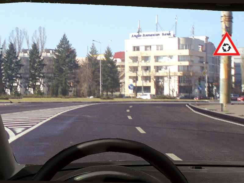 Imaginea întrebării: Ați selectat corect banda de circulație pentru a vira la stânga în intersecția care urmează?