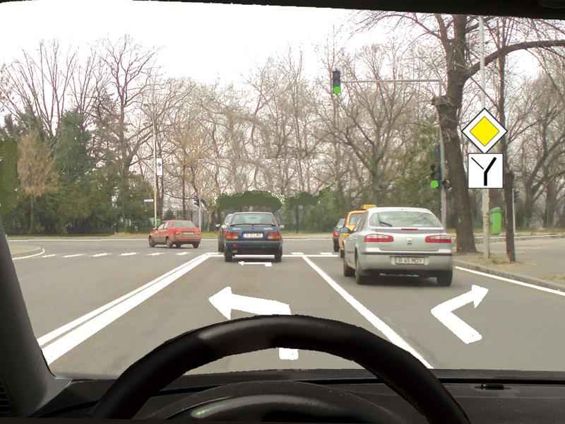 Imaginea întrebării: Cum procedați dacă v-ați încadrat pe banda din stânga, deși intenționați să virați la dreapta?