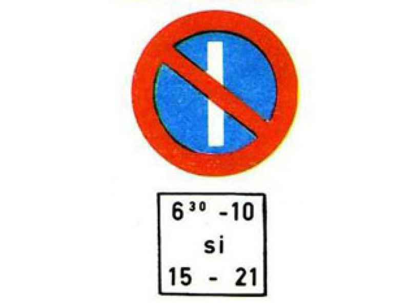Imaginea întrebării: Care este semnificația indicatorului și a panoului adițional alăturate?